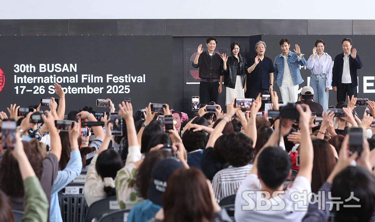 Son Ye-jin, Lee Byung-hun and Park Chan-wook Light Up Busan With 'No Other Choice' Open Talk