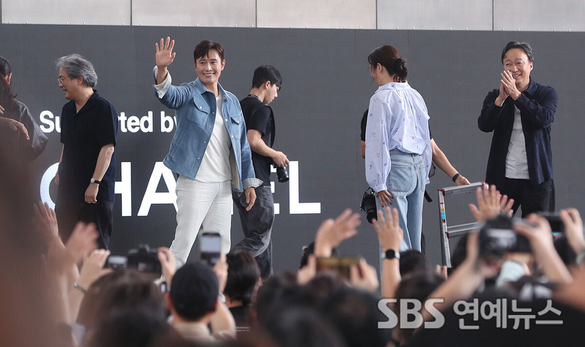 Director Park Chan-wook with the No Other Choice ensemble at BIFF