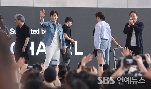Director Park Chan-wook with the No Other Choice ensemble at BIFF