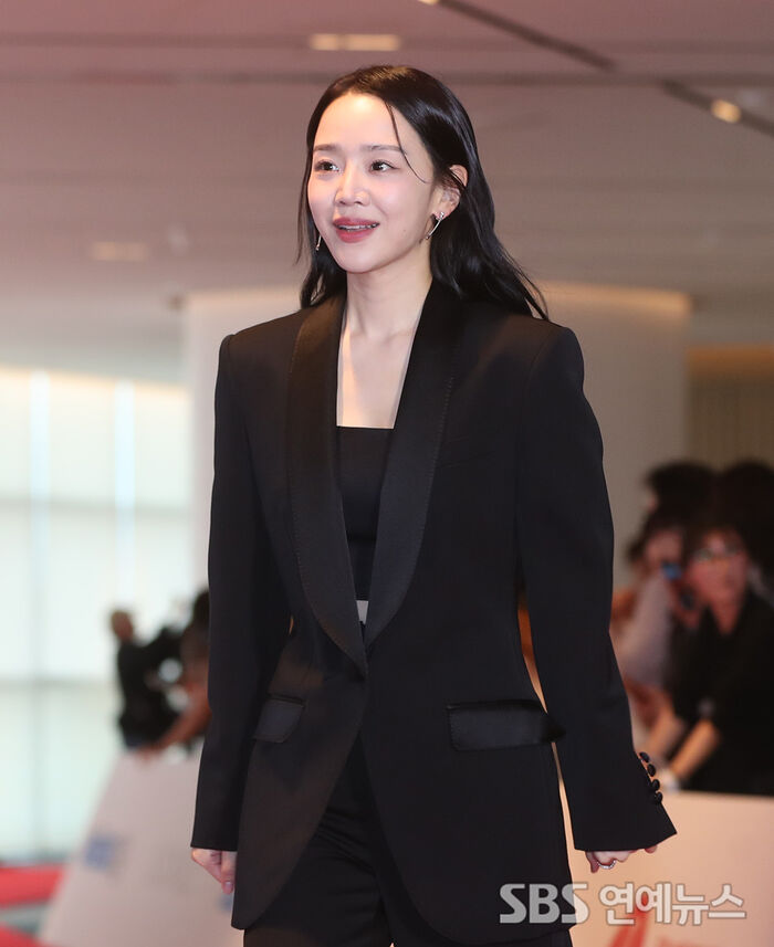 Shin Hye-sun Steps Out for the 34th Buil Film Awards Handprinting Event