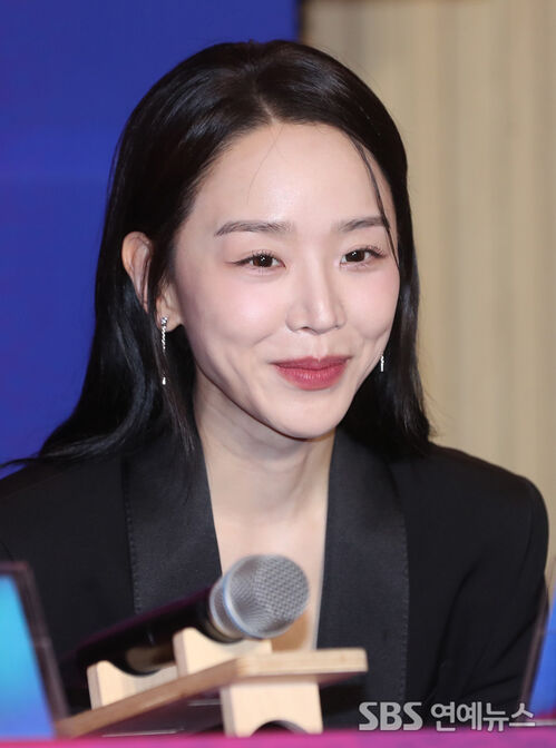 Shin Hye-sun at the 34th Buil Film Awards Handprinting Event
