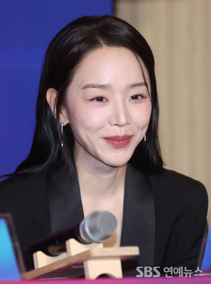 Shin Hye-sun at the 34th Buil Film Awards Handprinting Event