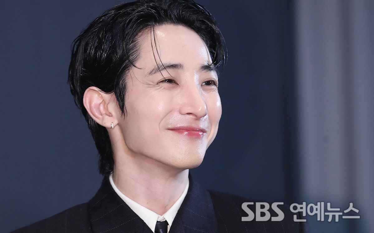 Lee Soo-Hyuk’s Killer Smile Lights Up Busan