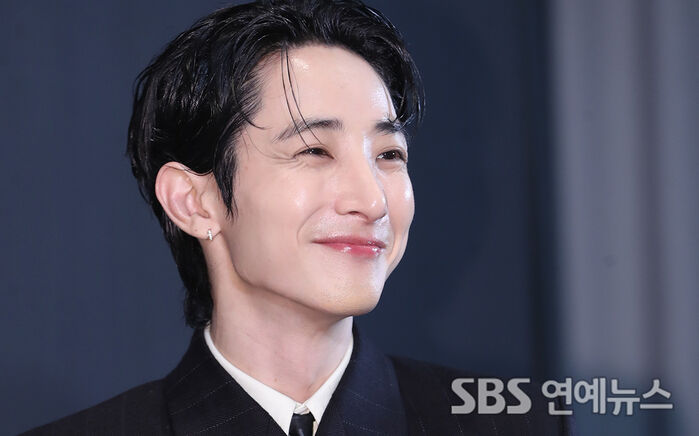 Lee Soo-Hyuk’s Killer Smile Lights Up Busan