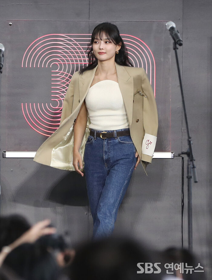 Kim You Jung Turns BIFF Stage Greeting Into a Red-Carpet Moment