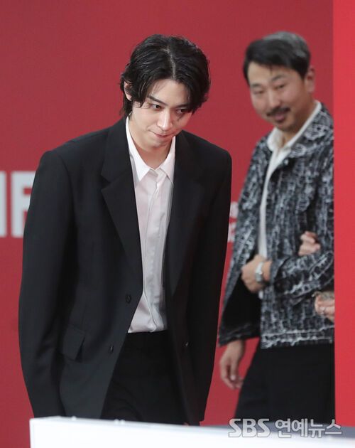 Han Gi-chan fields questions at the Busan Cinema Center