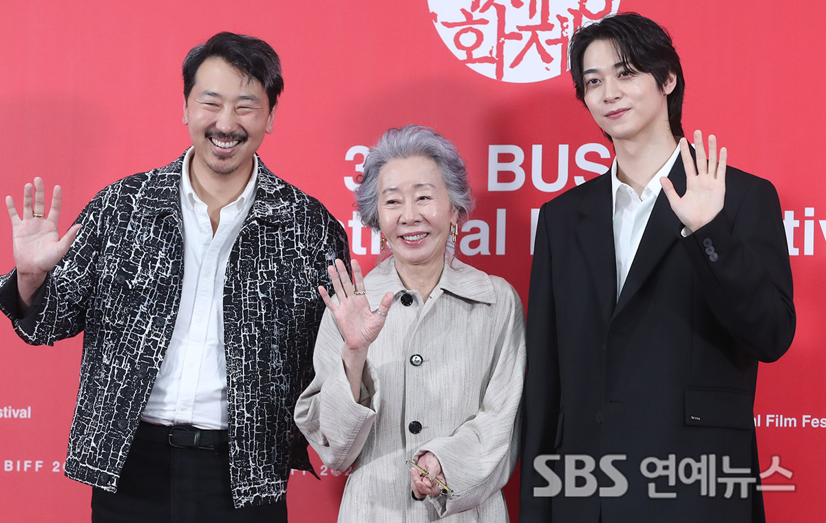 한기찬, <!HS>윤여정<!HE>과 호흡 맞춘 '결혼 피로연'으로 BIFF 데뷔…