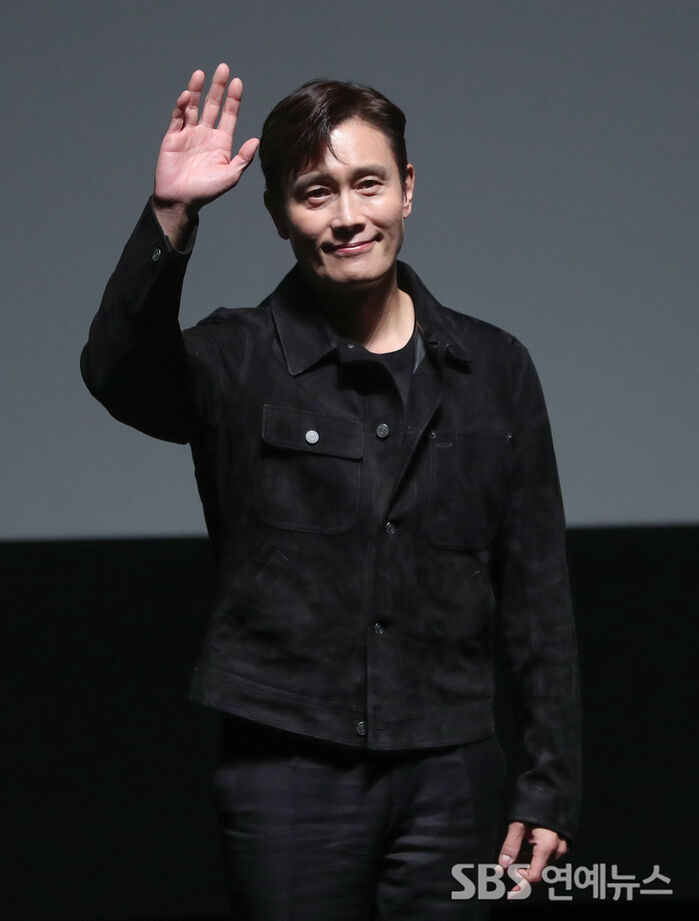 Lee Byung-hun Lights Up Busan Film Fest's Actors House