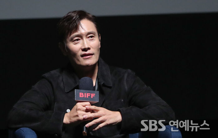 Lee Byung-hun Shines at BIFF's Actors' House