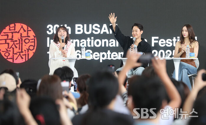 Jung Woo and Krystal Jung