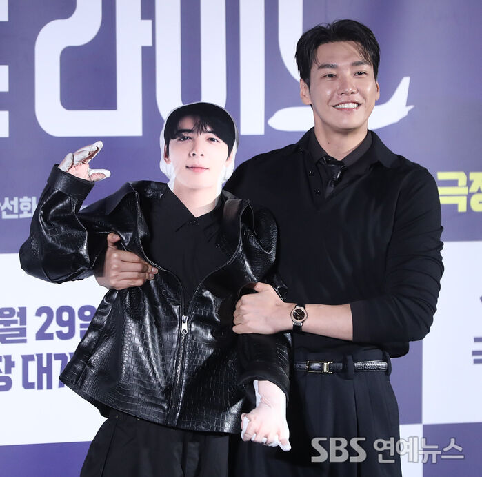 Kim Youngkwang Jokes, "I Came With CHA EUNWOO," at 'The First Ride' Press Event