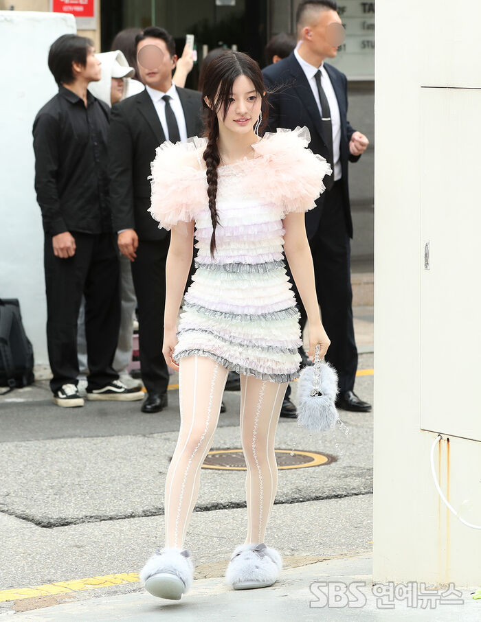 ILLIT’s MINJU Serves Fresh, Playful Style at Seoul Photo Call