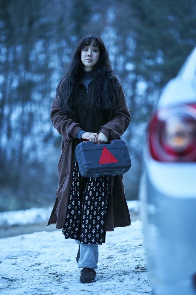 A Woman in a White Car ― Official Still
