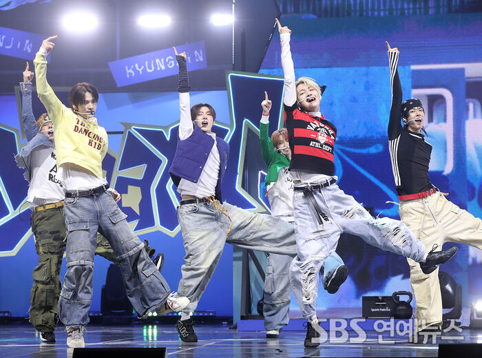 TWS, "A Stage Filled with Unlimited Passion"