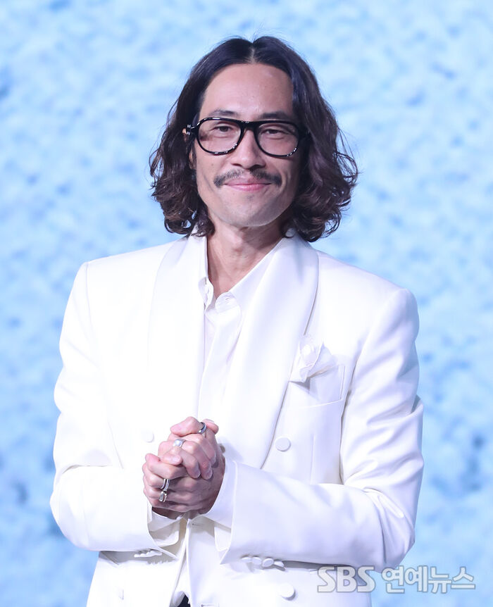 Ryoo Seung-bum Turns Heads at 'Good News' Press Conference in Seoul