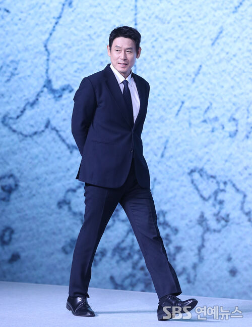 Sol Kyung-gu during the Good News photo call in Seoul