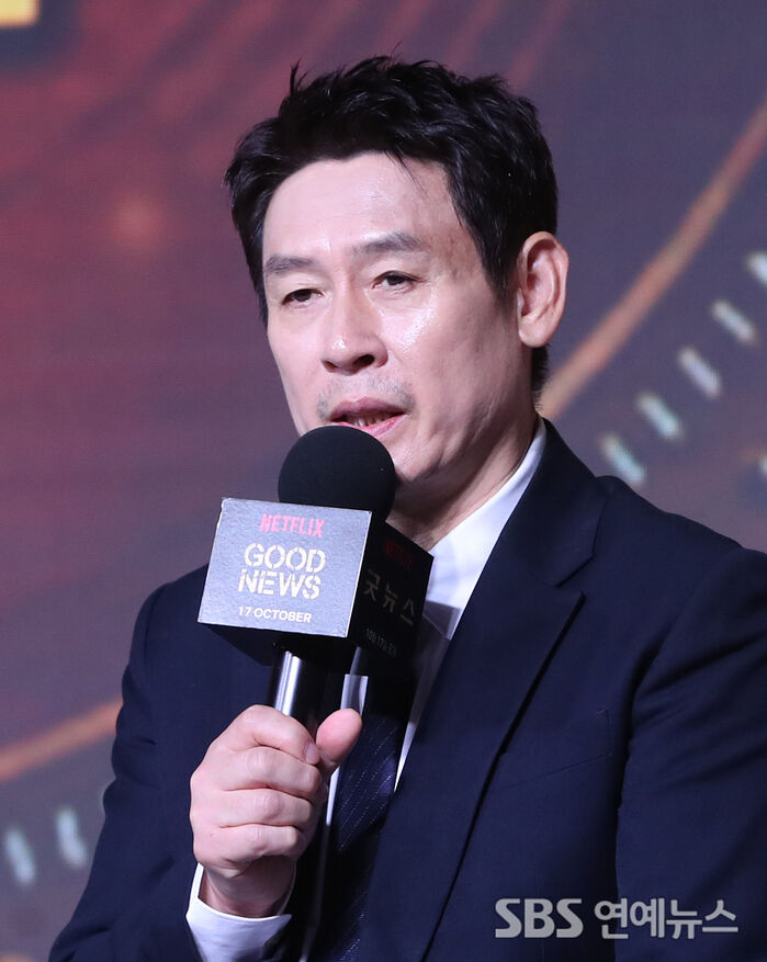 Sul KyungGu Teases Netflix's 'Good News' at Seoul Press Event