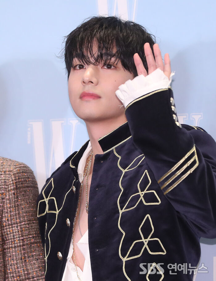 BTS' V Makes a Simple Wave Look Cover-Ready