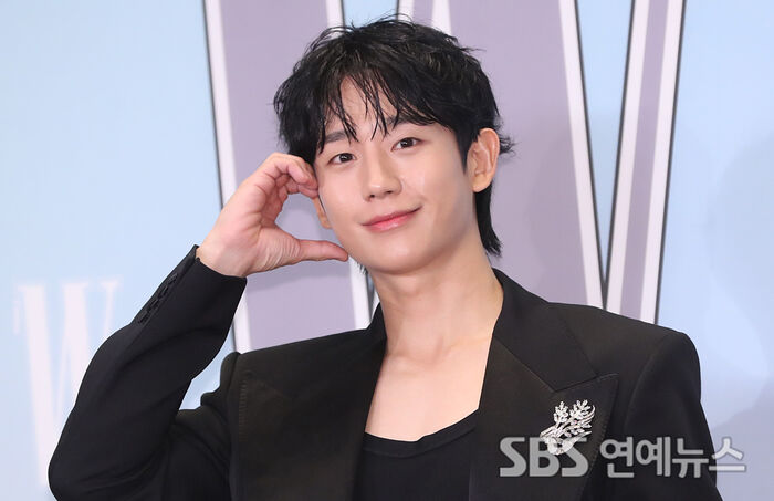 Jung Hae-in's Winning Smile Steals the Show