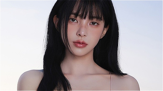 Rookie Actress Shin Soo-hyun Lands Her First Beauty Campaign Amid 'Our Golden Days' Buzz