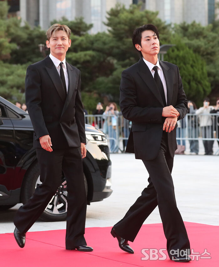 TVXQ pose at the 16th Korea Popular Culture and Arts Awards