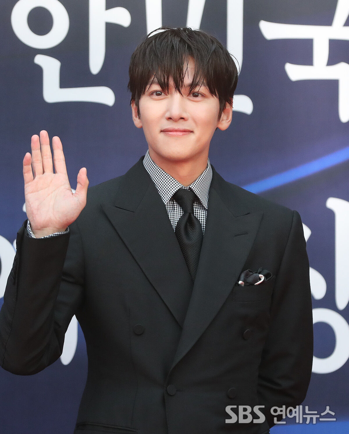 지창욱