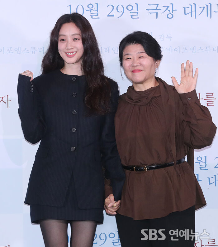 Jung Ryeo-won and Lee Jung-eun