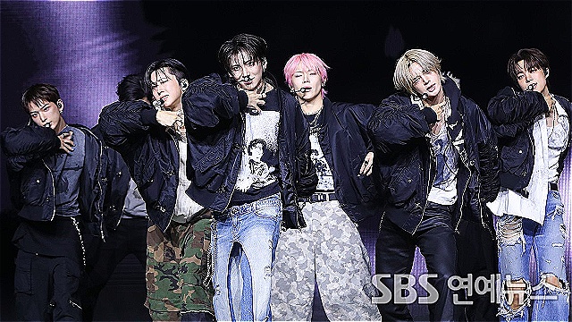 [E포토] 앤팀, '늑대인간 콘셉트로 매력 발산'