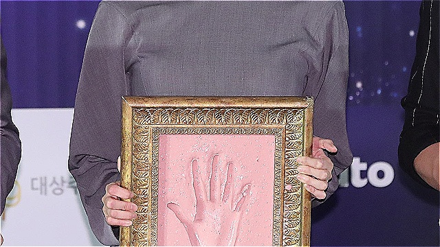 [E포토] 김고은, '청룡 여우주연상의 핸드프린팅'