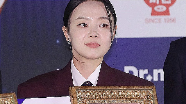 [E포토] 이상희, '여우조연상으로 남기는 핸드프린팅'