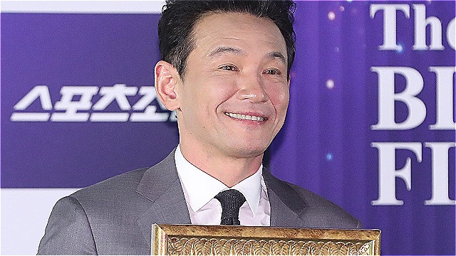 [E포토] 황정민, '청룡 핸드프린팅만 네 번째'