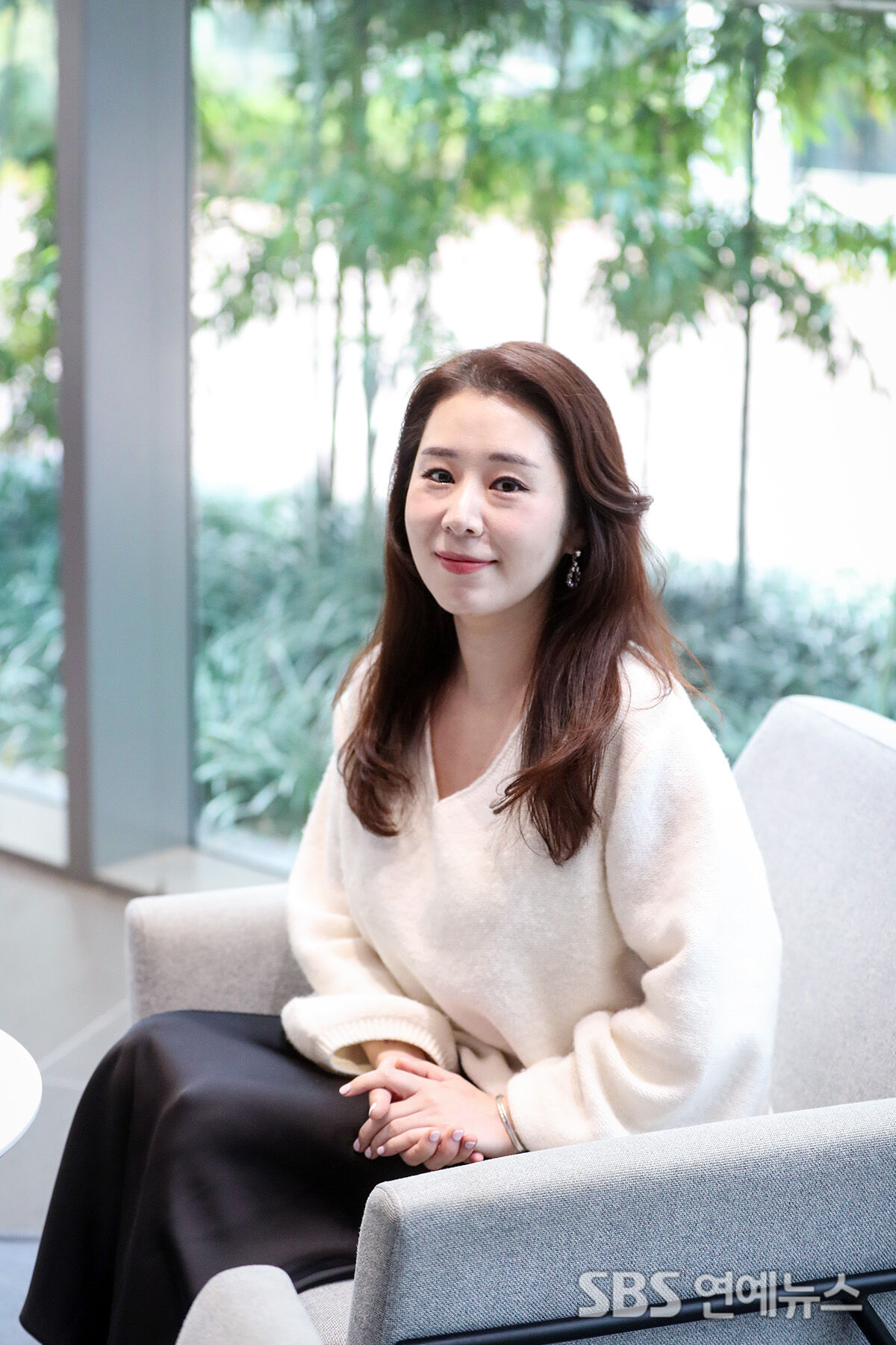 [스브수다] "최욱 오빠가 업어 키웠죠"…오윤혜, 7년 만에 신곡 '안와줘' 낼 수 있었던 힘