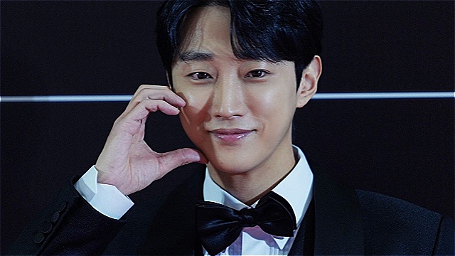 '글로벌 스타' 진영, 20주년 맞은 '아시아모델어워즈' 최고상 수상