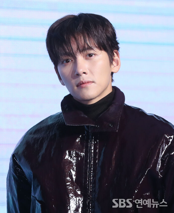 Ji Changwook Is a Living Statue at Disney+ 'The Manipulated' Press Event