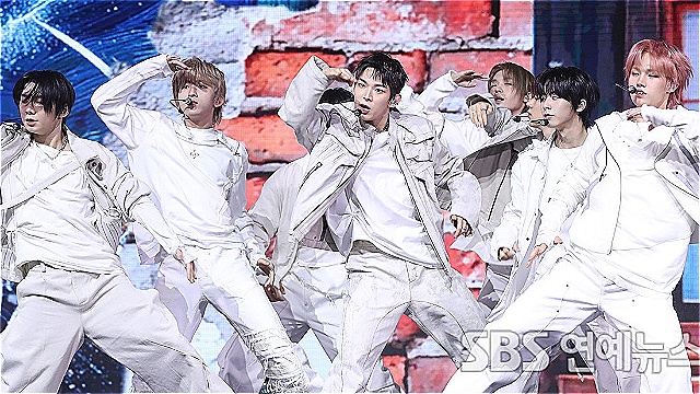 [E포토] 아홉, '거짓말을 싫어하는 피노키오 소년들'