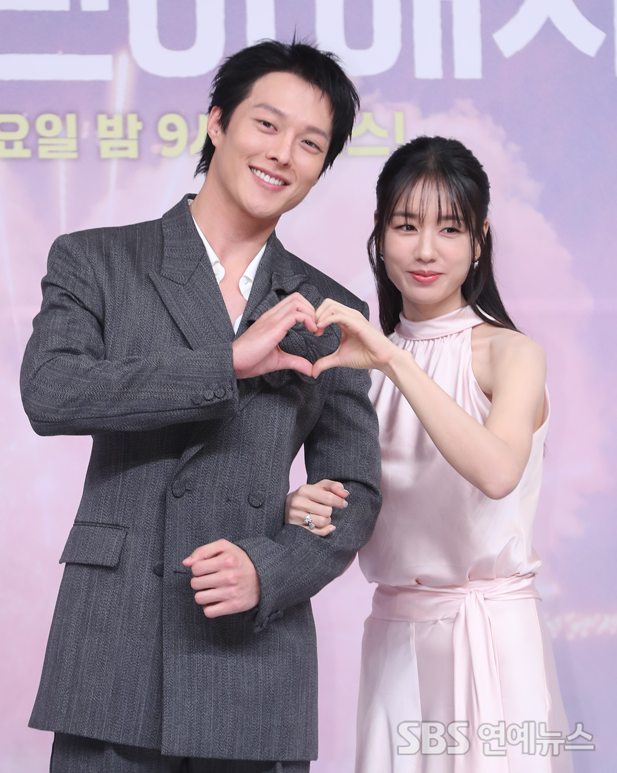 Jang Ki-yong & Ahn Eun-jin Say Their Chemistry in 'Dynamic Kiss' Is '100 Out of 100'