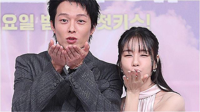 [E포토] 장기용-안은진, '키스 많이 받으세요'