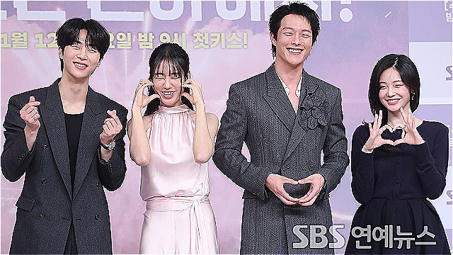 [E포토] SBS 새 수목드라마 '키스는 괜히 해서!'의 주역들