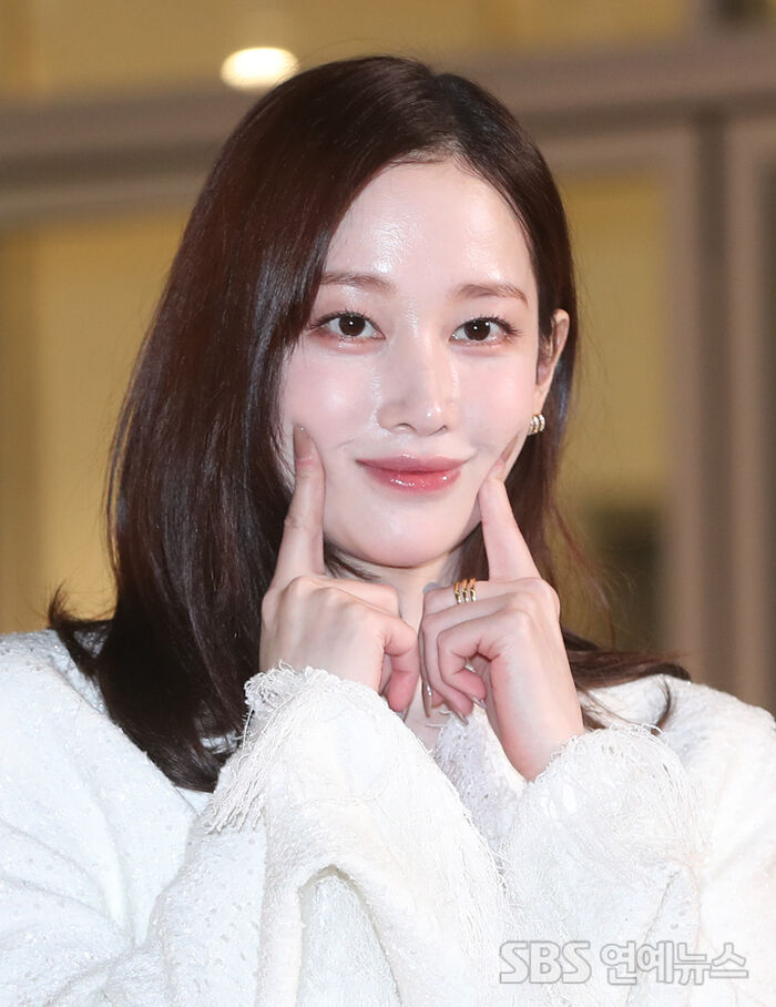 Jun Jongseo Charms With Cute Cheek Pose at Seoul Beauty Event