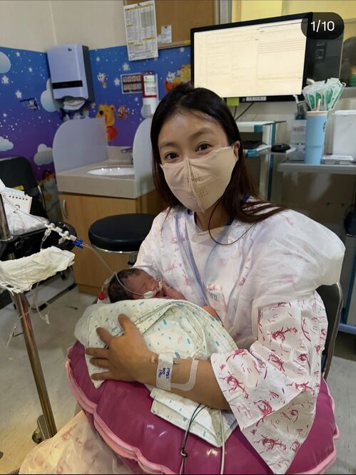 "하나님이 엄마에게 내려준 선물"…싱글맘 이시영, 둘째 딸 품에 안았다