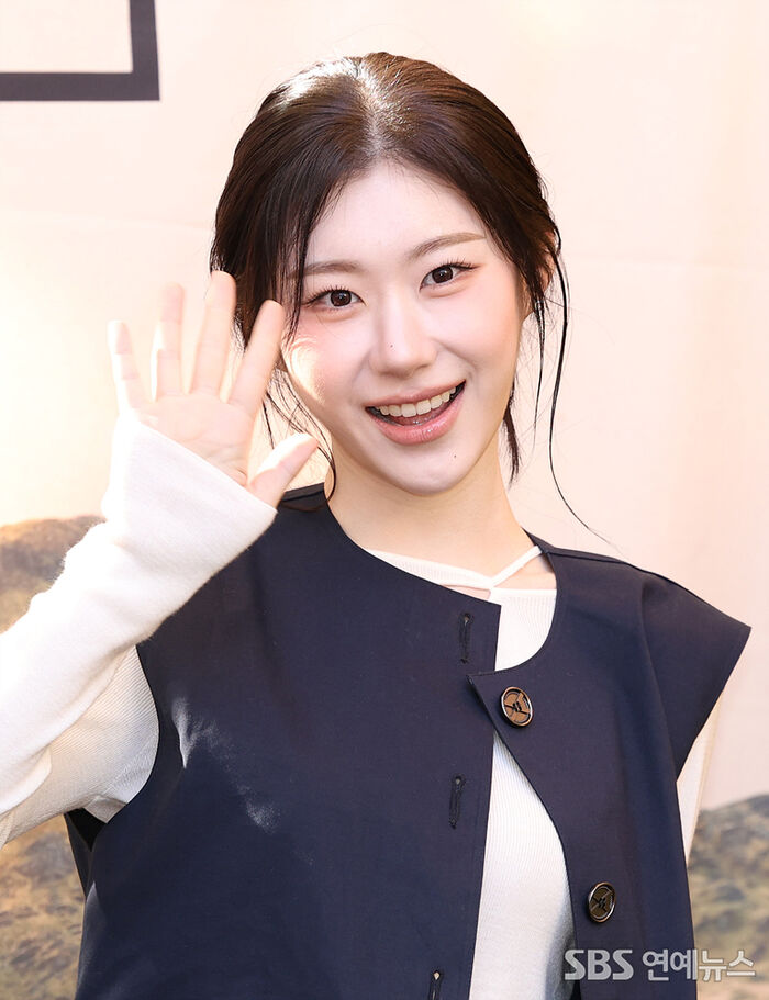 ITZY's CHAERYEONG Beams With a Fresh, Lovely Smile