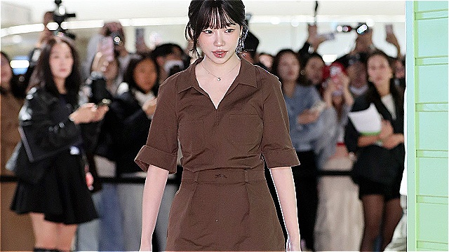 JO YURI Makes Head-to-Toe Brown Look Fresh at Seoul Photo Call