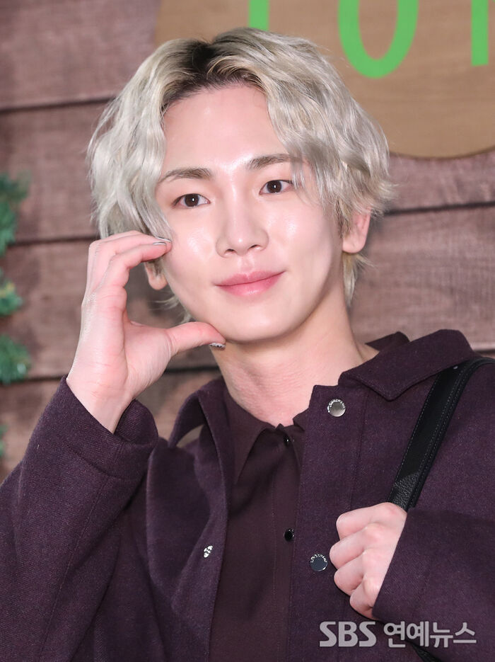 SHINee's KEY Puts Hearts Front and Center at Seoul Fashion Photo Call