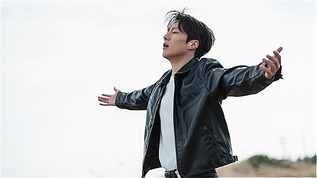 '키스는 괜히 해서!' 장기용X안은진, 첫 만남부터 백허그 와락…제대로 꼬인다