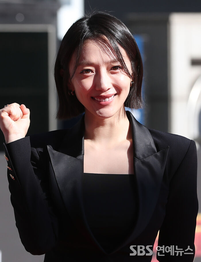Pyo Ye-jin’s Spring-Ready Smile Lights Up the Taxi Driver 3 Red Carpet