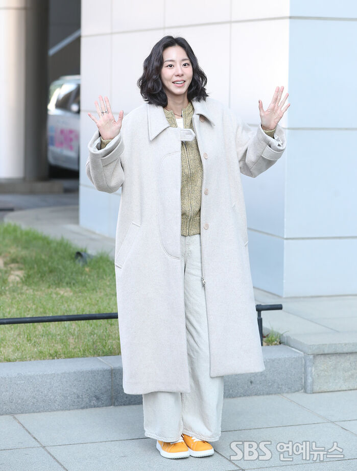 Uee Poses for the Cameras