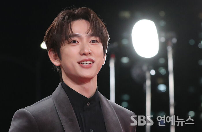 Jinyoung Beams on the 46th Blue Dragon Film Awards Red Carpet