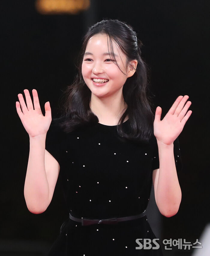 Choi Yu-ri, the 'Zombie Daughter,' Lights Up the Blue Dragon Red Carpet