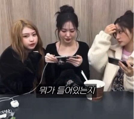 키키 하음, 라이브 방송 중 '머릿속에 우동사리' 발언 논란…멤버들도 당황