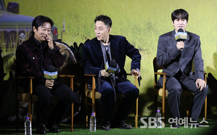 Lee Sugeun, Eun Ji-won and KYUHYUN Spark Major Chemistry in Kenya